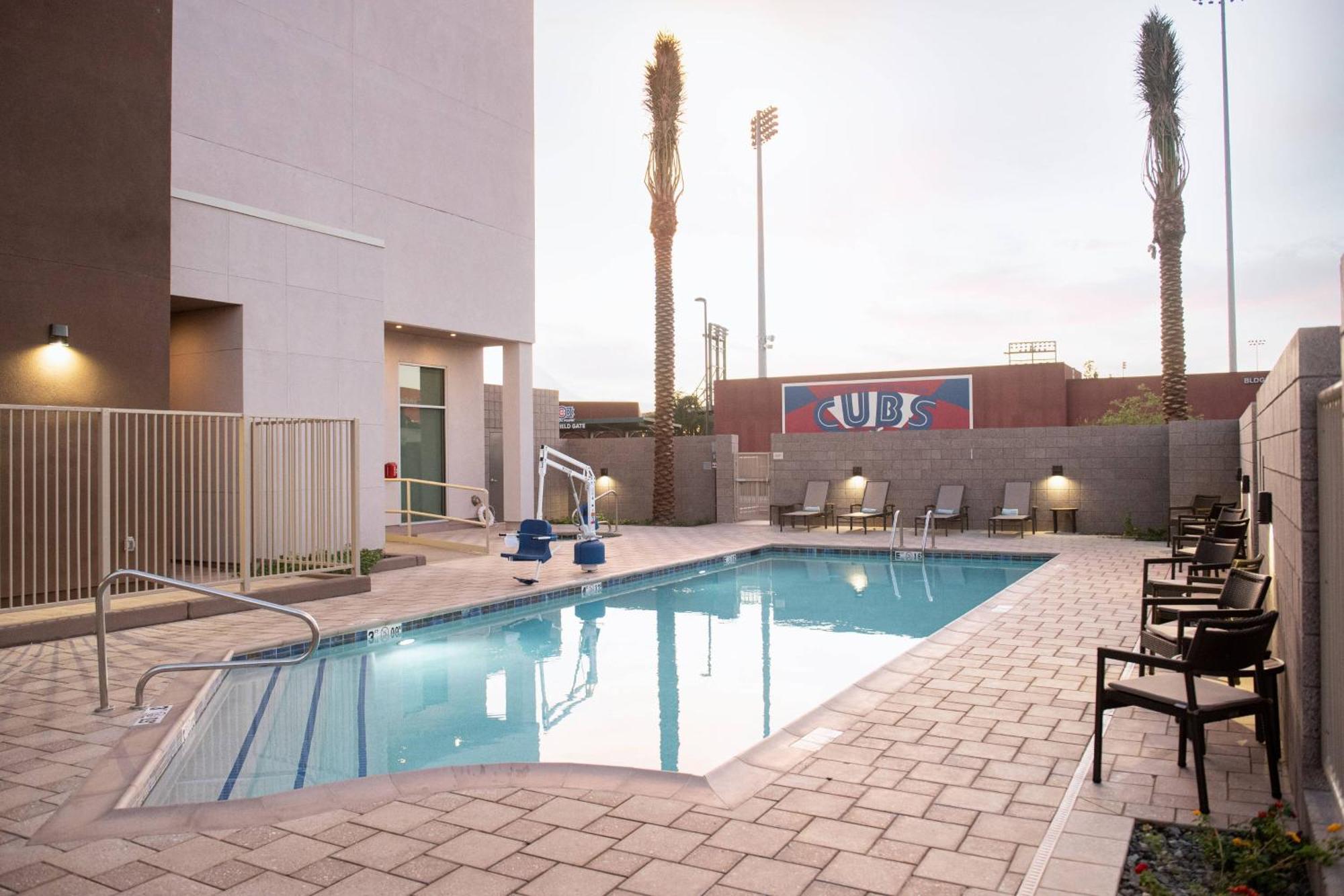 Courtyard By Marriott Mesa At Wrigleyville West Exteriör bild