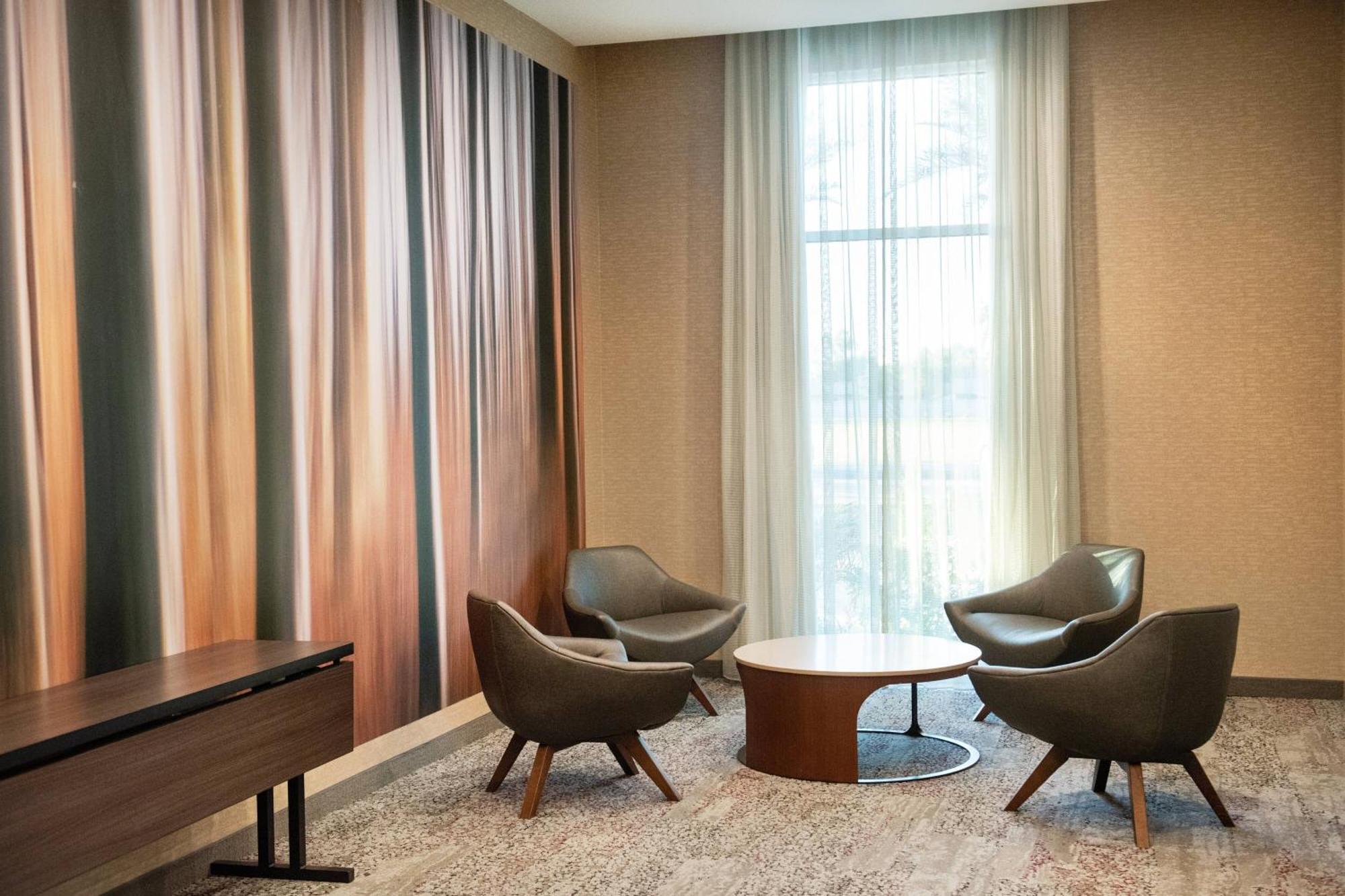 Courtyard By Marriott Mesa At Wrigleyville West Exteriör bild